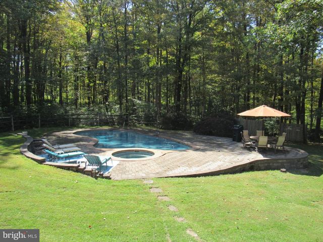 1734 PINE LN, Quakertown, PA 18951