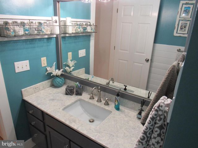1734 PINE LN, Quakertown, PA 18951