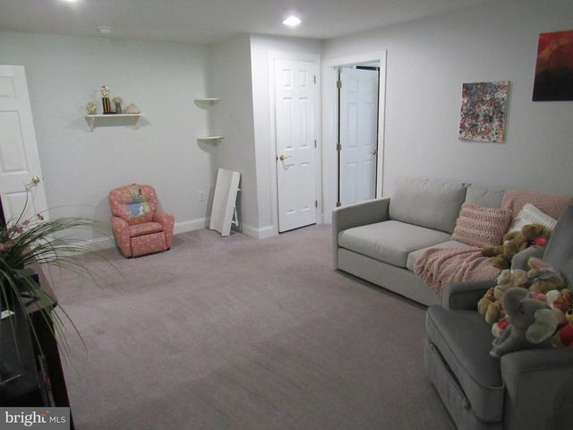 1734 PINE LN, Quakertown, PA 18951