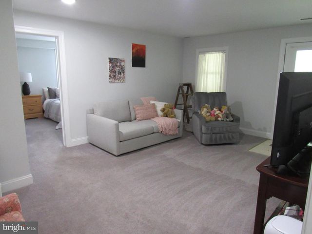 1734 PINE LN, Quakertown, PA 18951