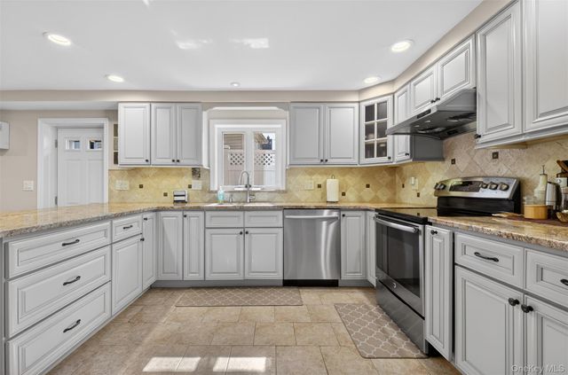 125-16 5th Avenue, College Point, NY 11356