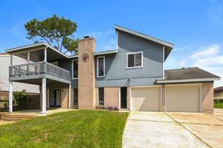 701 Tanglewood Drive, Friendswood, TX 77546