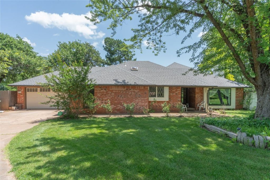 1404 Oak Drive, Edmond, OK 73034