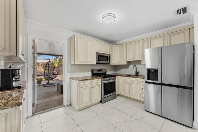 3006 Giuliano Ave, Lake Worth, FL 33461