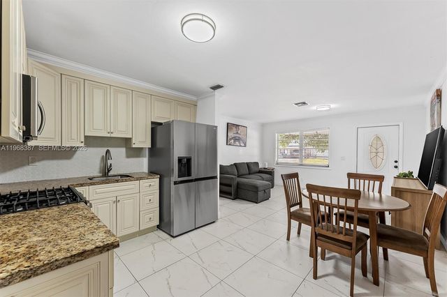 3006 Giuliano Ave, Lake Worth, FL 33461