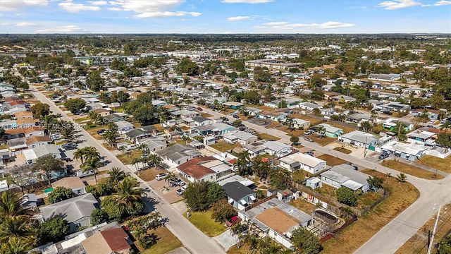 3006 Giuliano Ave, Lake Worth, FL 33461