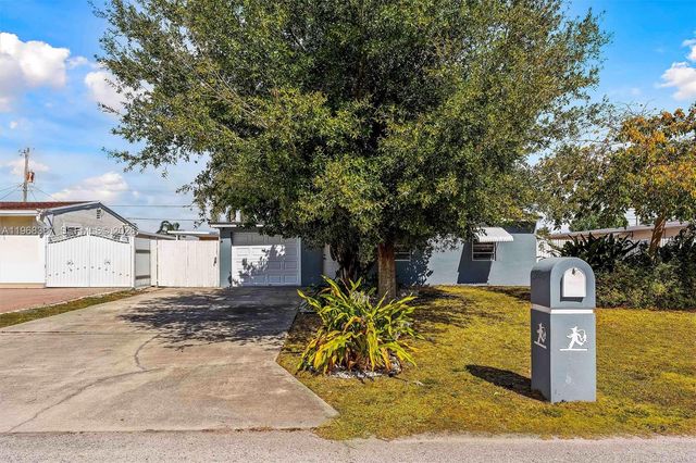 3006 Giuliano Ave, Lake Worth, FL 33461