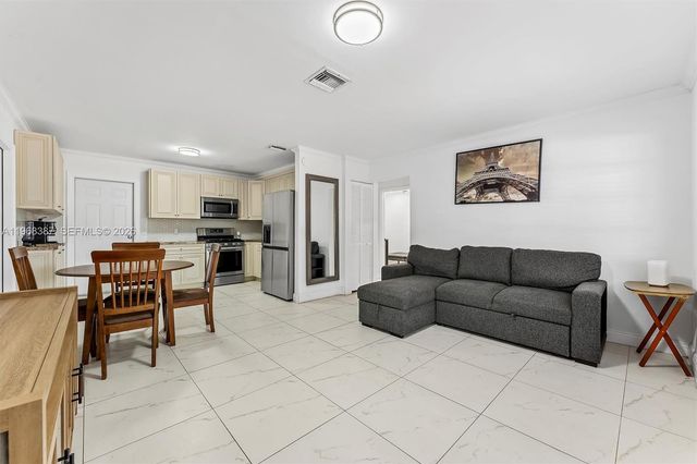 3006 Giuliano Ave, Lake Worth, FL 33461