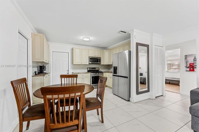 3006 Giuliano Ave, Lake Worth, FL 33461