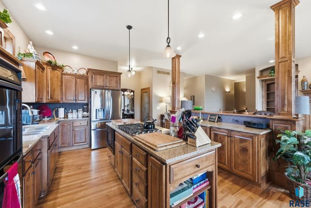 5801 S Copperhead Dr Drive, Sioux Falls, SD 57108
