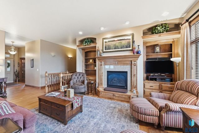 5801 S Copperhead Dr Drive, Sioux Falls, SD 57108