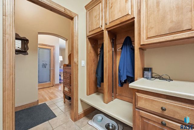 5801 S Copperhead Dr Drive, Sioux Falls, SD 57108
