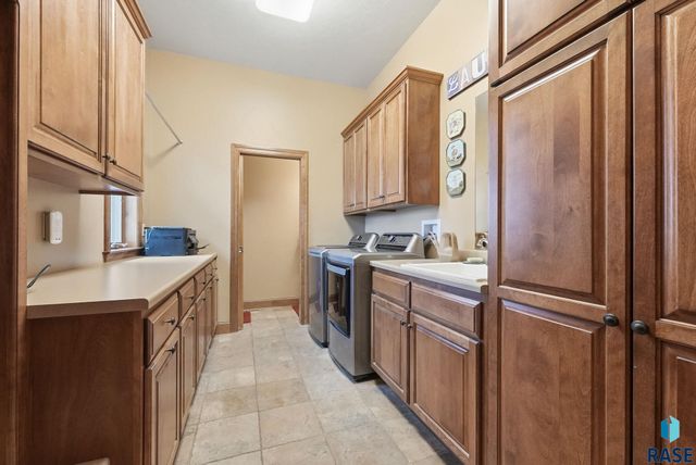 5801 S Copperhead Dr Drive, Sioux Falls, SD 57108