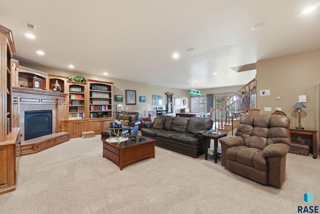 5801 S Copperhead Dr Drive, Sioux Falls, SD 57108