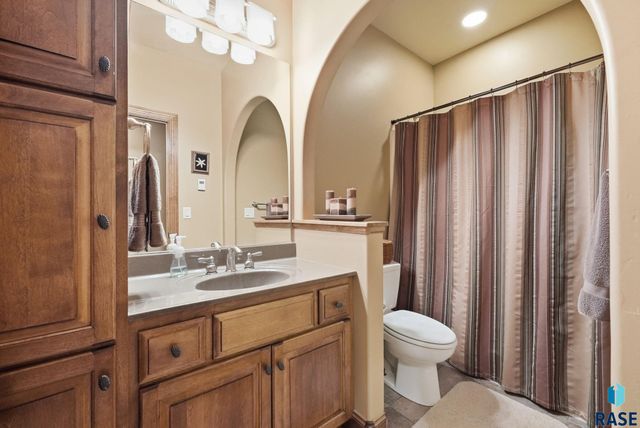 5801 S Copperhead Dr Drive, Sioux Falls, SD 57108