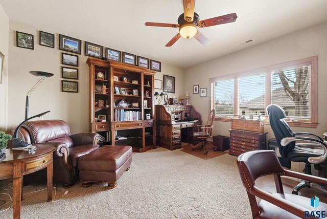 5801 S Copperhead Dr Drive, Sioux Falls, SD 57108