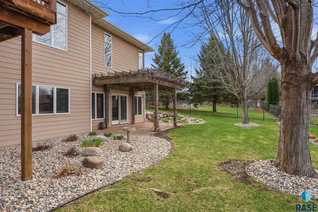 5801 S Copperhead Dr Drive, Sioux Falls, SD 57108