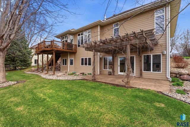 5801 S Copperhead Dr Drive, Sioux Falls, SD 57108