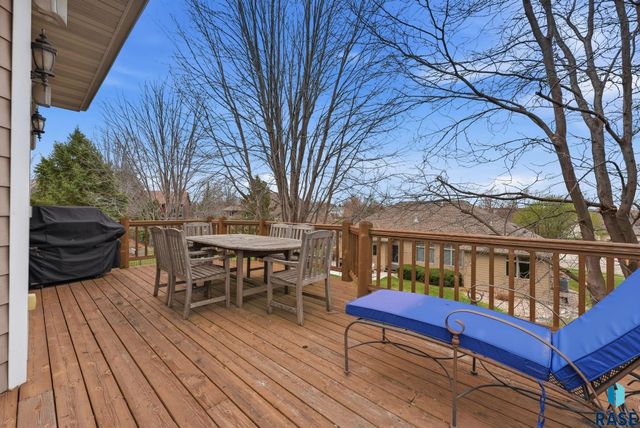 5801 S Copperhead Dr Drive, Sioux Falls, SD 57108