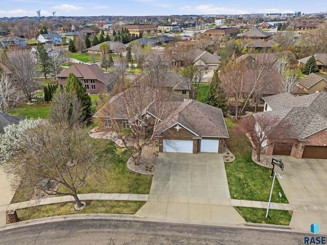 5801 S Copperhead Dr Drive, Sioux Falls, SD 57108