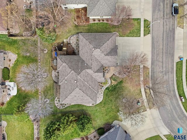 5801 S Copperhead Dr Drive, Sioux Falls, SD 57108