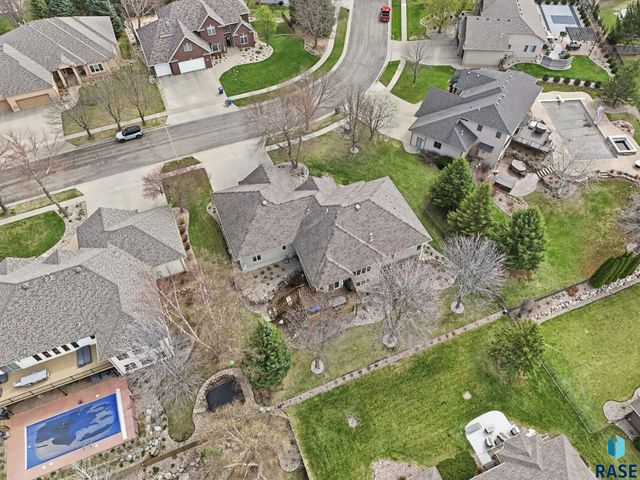 5801 S Copperhead Dr Drive, Sioux Falls, SD 57108