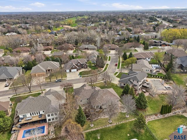 5801 S Copperhead Dr Drive, Sioux Falls, SD 57108