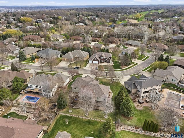 5801 S Copperhead Dr Drive, Sioux Falls, SD 57108