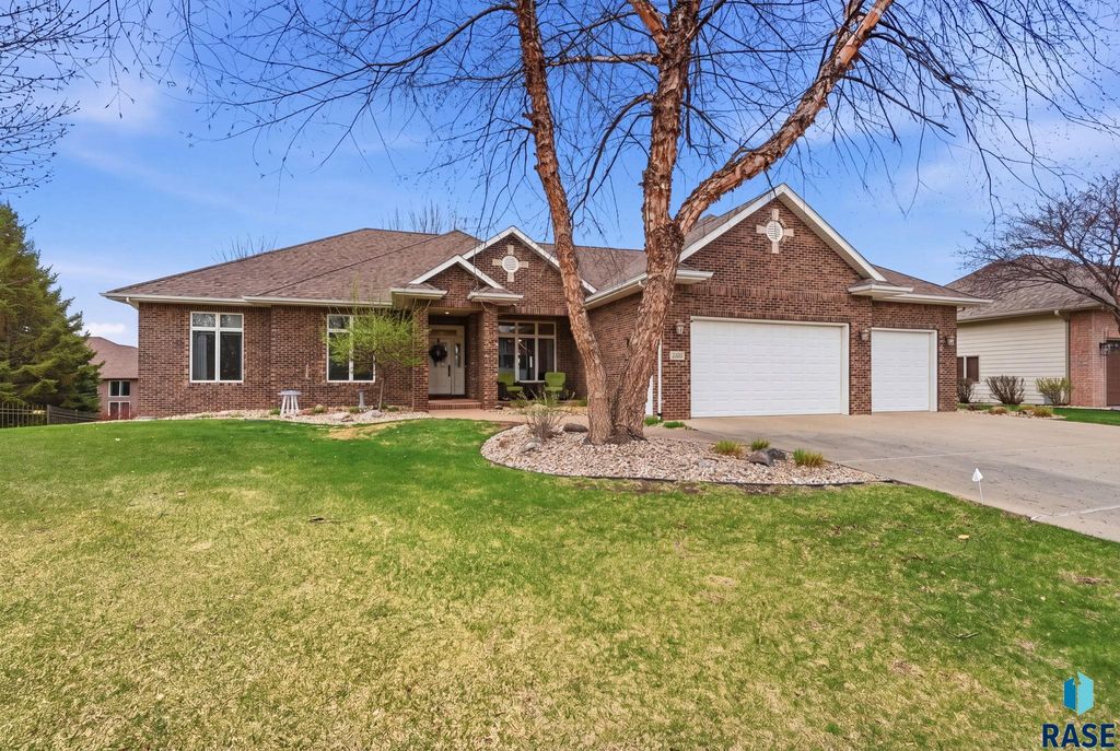 5801 S Copperhead Dr Drive, Sioux Falls, SD 57108