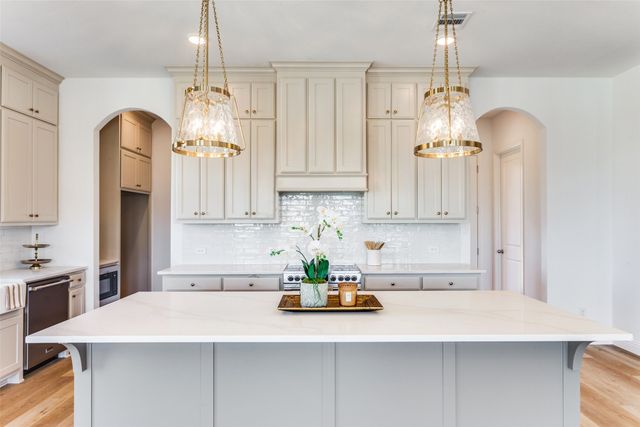 8965 Armstrong Court, Benbrook, TX 76126