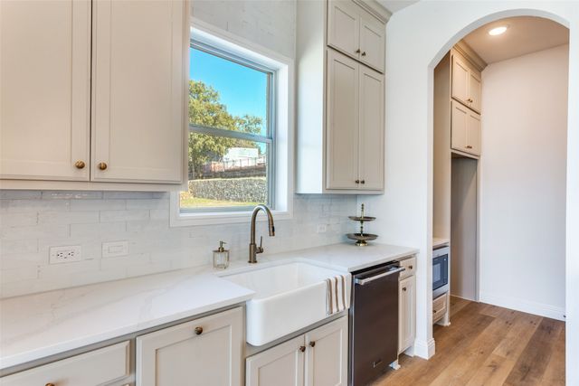 8965 Armstrong Court, Benbrook, TX 76126