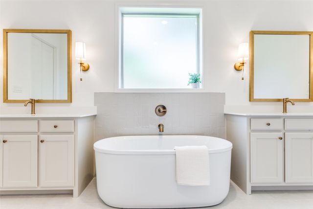 8965 Armstrong Court, Benbrook, TX 76126