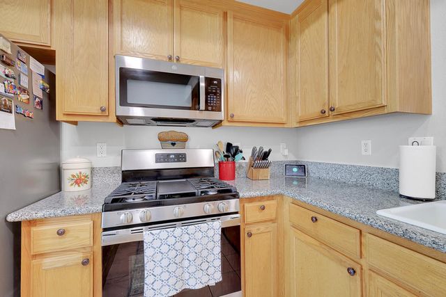 649 Falling Rock Ct, Yuba City, CA 95991