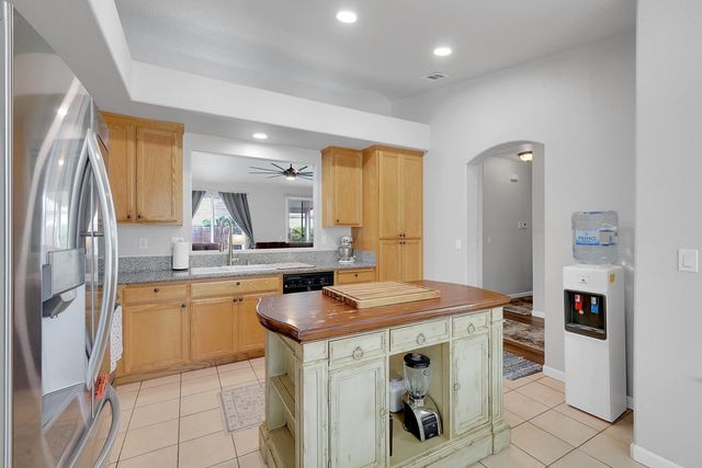 649 Falling Rock Ct, Yuba City, CA 95991