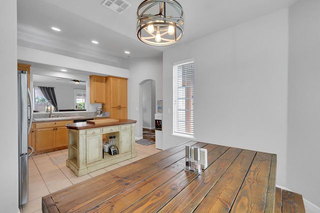 649 Falling Rock Ct, Yuba City, CA 95991