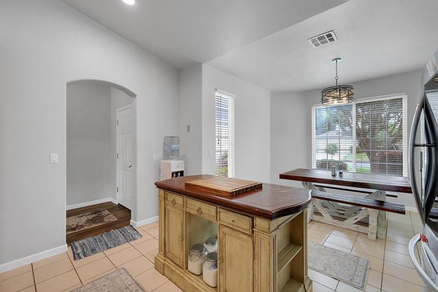 649 Falling Rock Ct, Yuba City, CA 95991