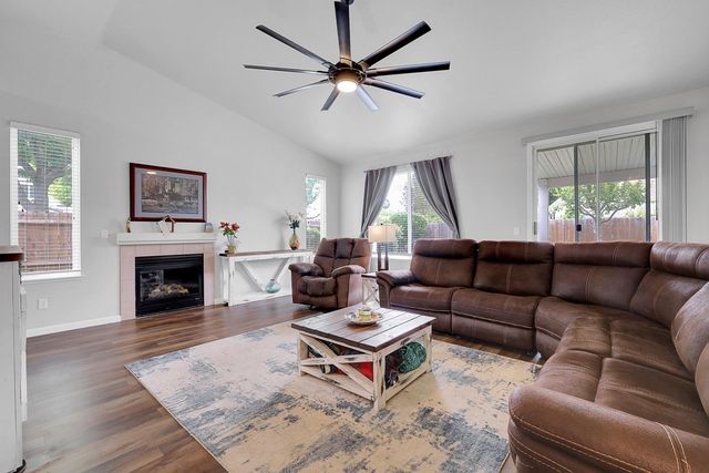 649 Falling Rock Ct, Yuba City, CA 95991