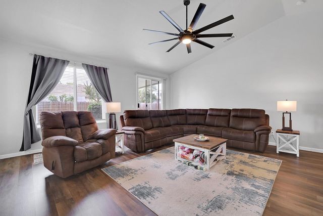649 Falling Rock Ct, Yuba City, CA 95991