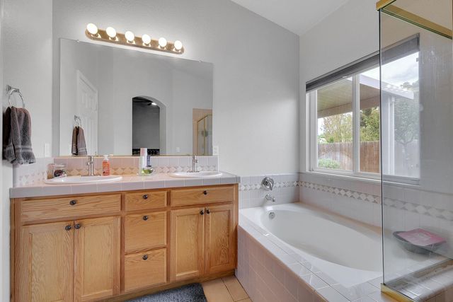 649 Falling Rock Ct, Yuba City, CA 95991