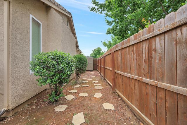 649 Falling Rock Ct, Yuba City, CA 95991