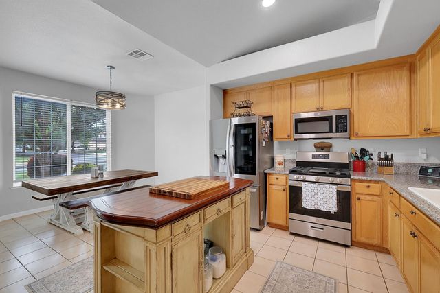 649 Falling Rock Ct, Yuba City, CA 95991