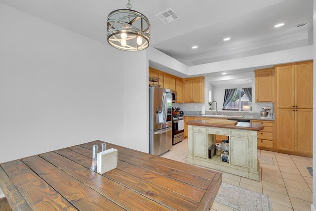 649 Falling Rock Ct, Yuba City, CA 95991