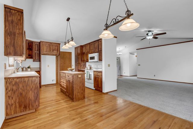 15818 E Woodcreek St, Wichita, KS 67230