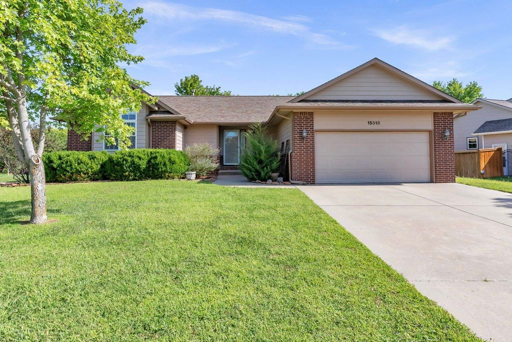 15818 E Woodcreek St, Wichita, KS 67230