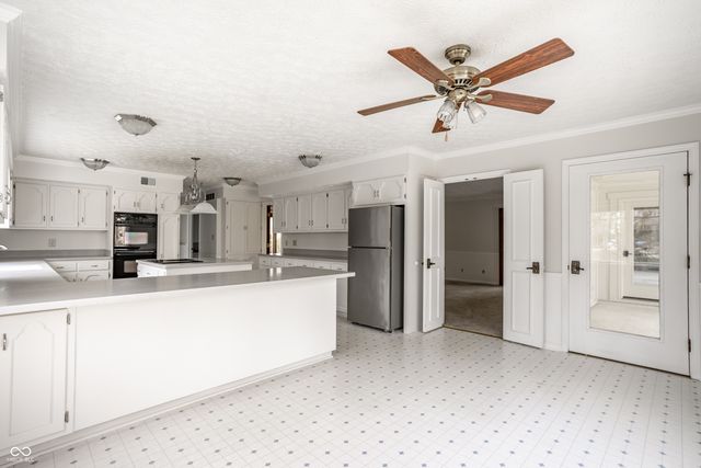 6850 Fox Lake Court, Indianapolis, IN 46278