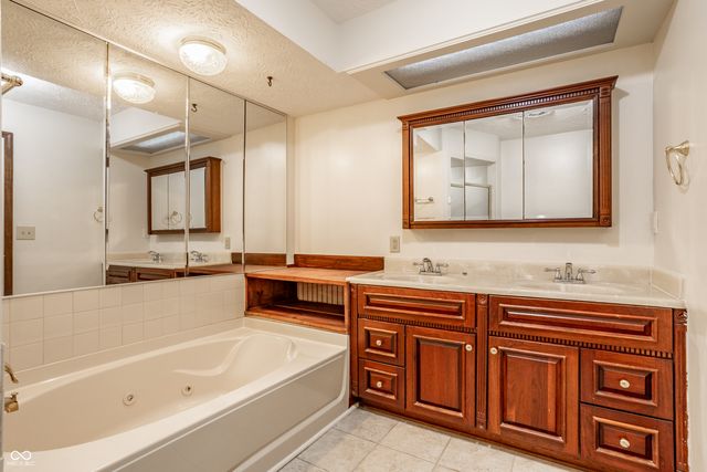 6850 Fox Lake Court, Indianapolis, IN 46278