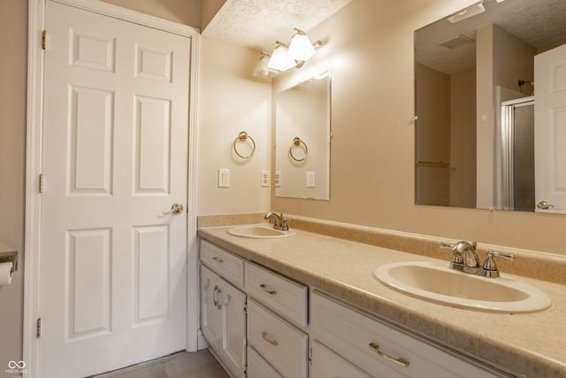 6850 Fox Lake Court, Indianapolis, IN 46278