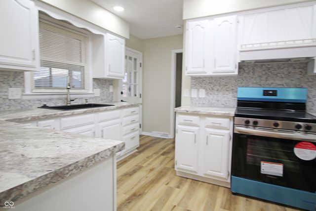 2320 Locust Drive, Seymour, IN 47274