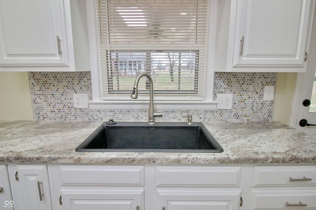 2320 Locust Drive, Seymour, IN 47274