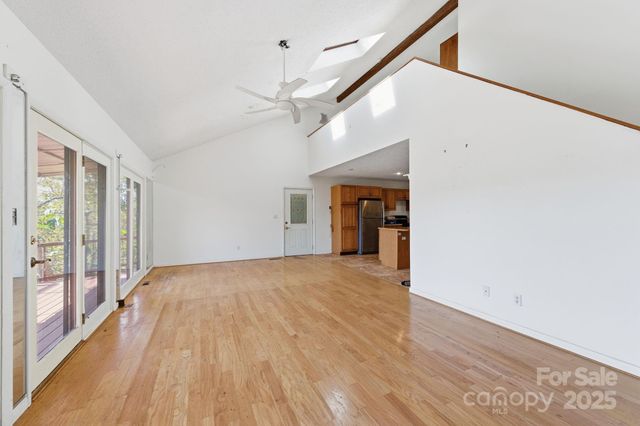 138 Hamburg Mountain Road, Weaverville, NC 28787